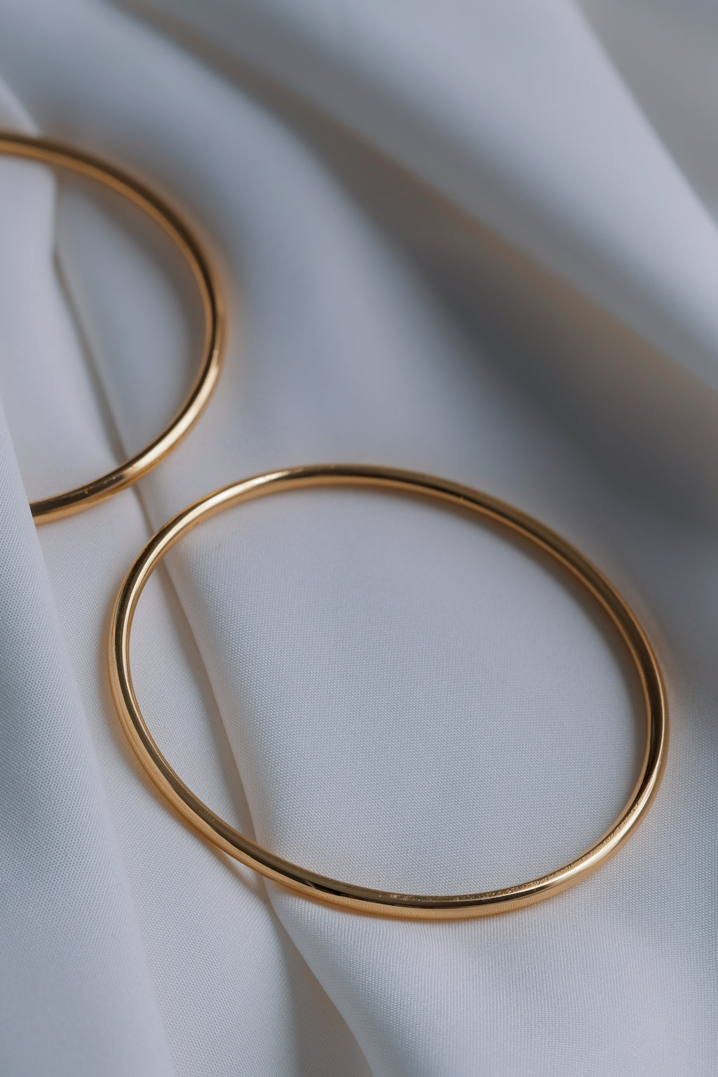 The Everyday Luxury Bangle Set in Radiant Gold Finish (Set of 2)