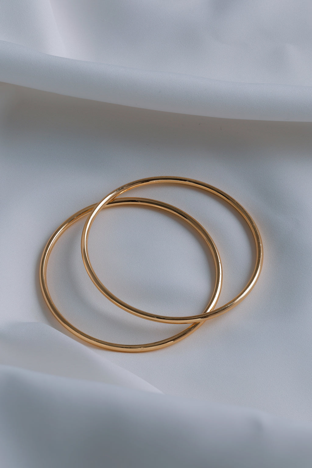 The Everyday Luxury Bangle Set in Radiant Gold Finish (Set of 2)