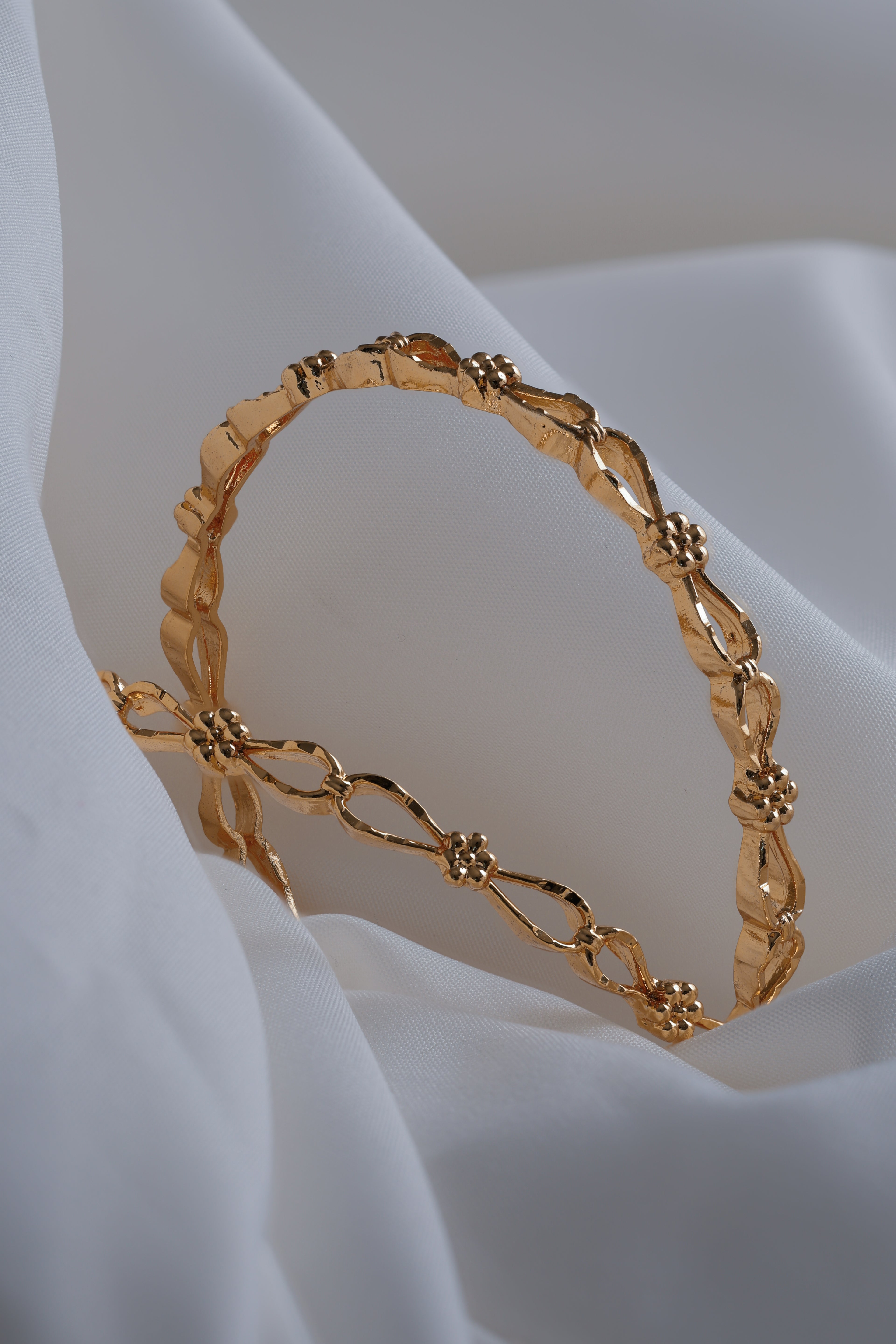 Exquisite Floral Lattice Gold-Plated Bangles (Set of 2) – High-S
