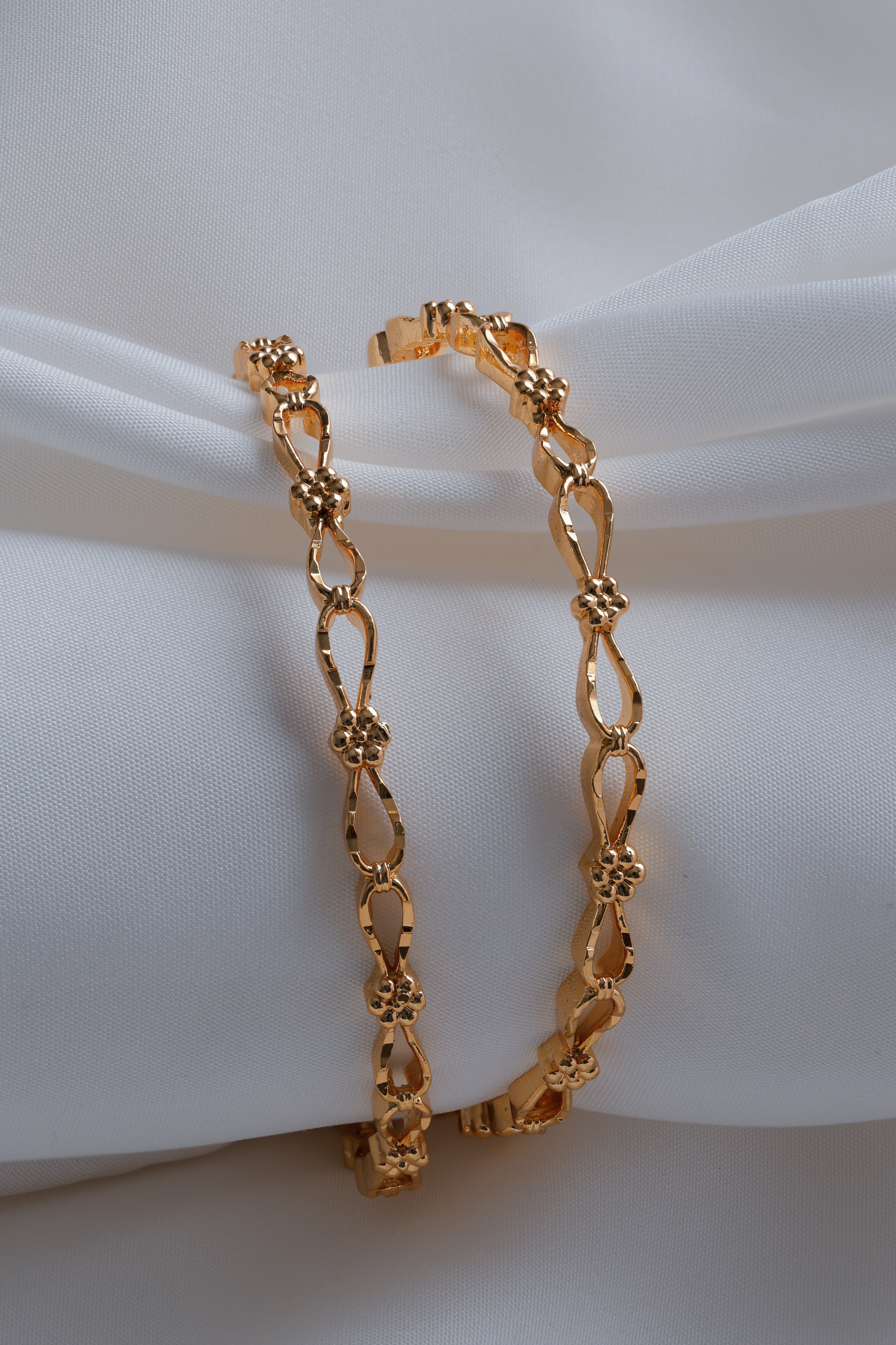 Exquisite Floral Lattice Gold-Plated Bangles (Set of 2) – High-S