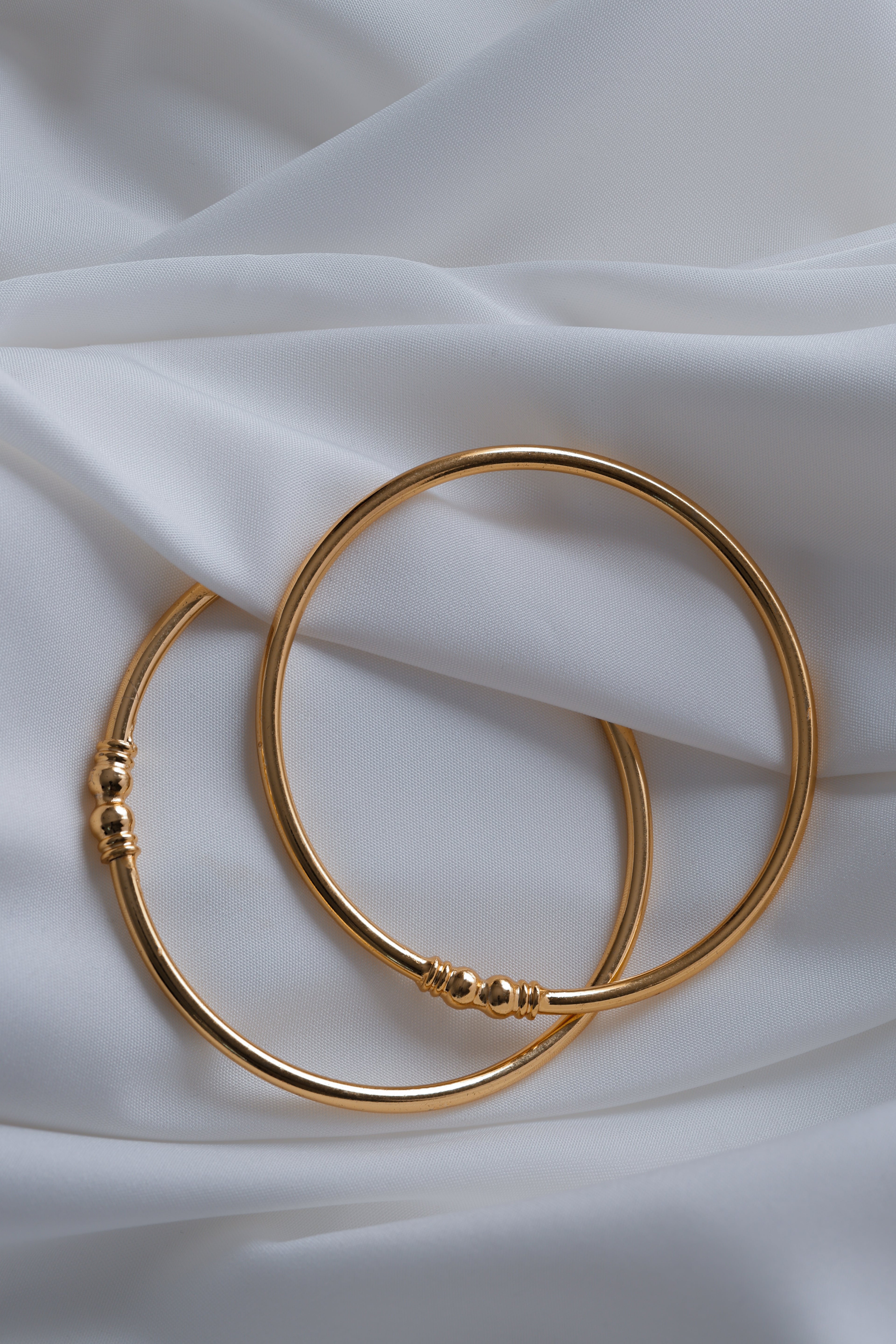 Gold feel, made for daily wear ( set of 2)