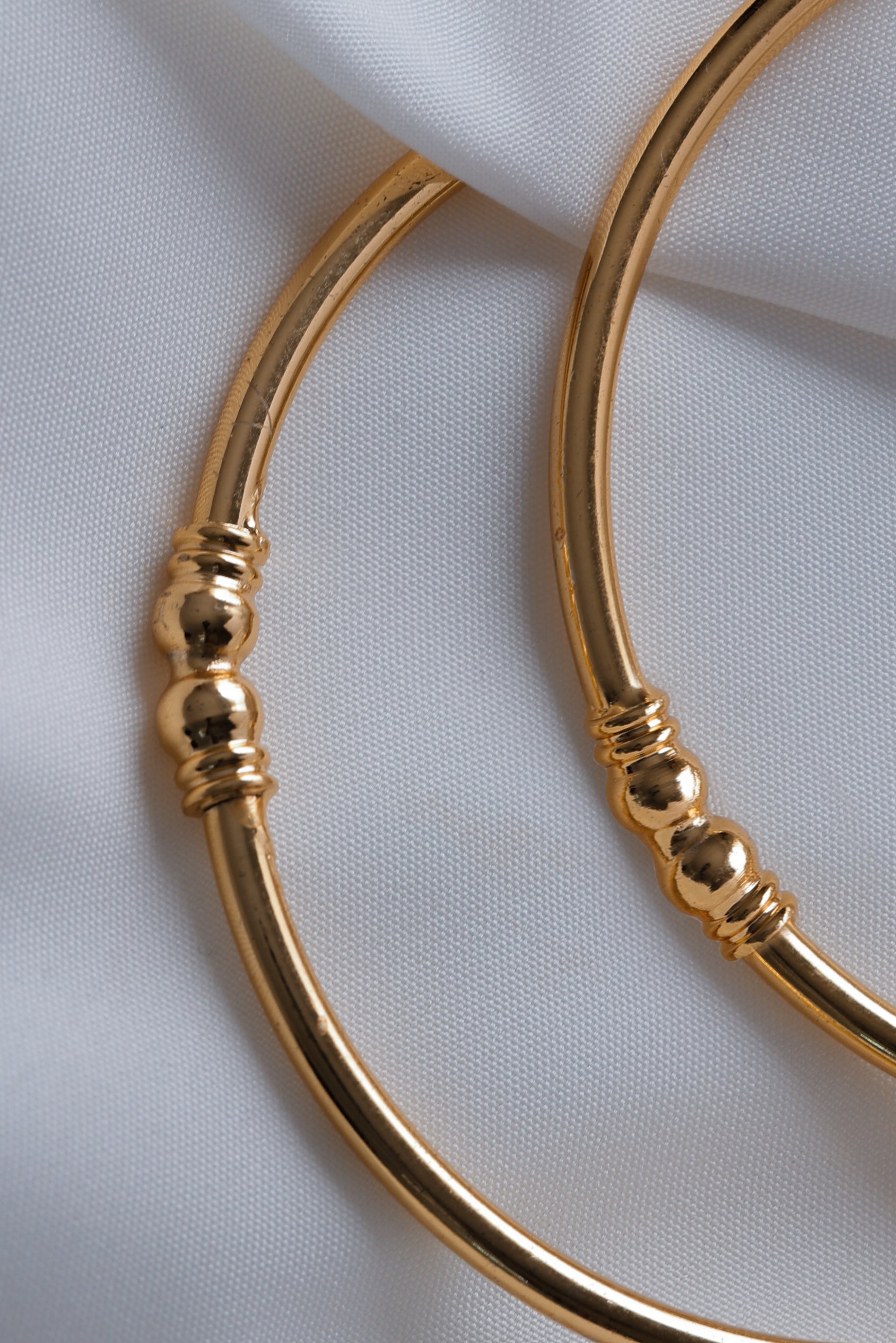 Gold feel, made for daily wear ( set of 2)