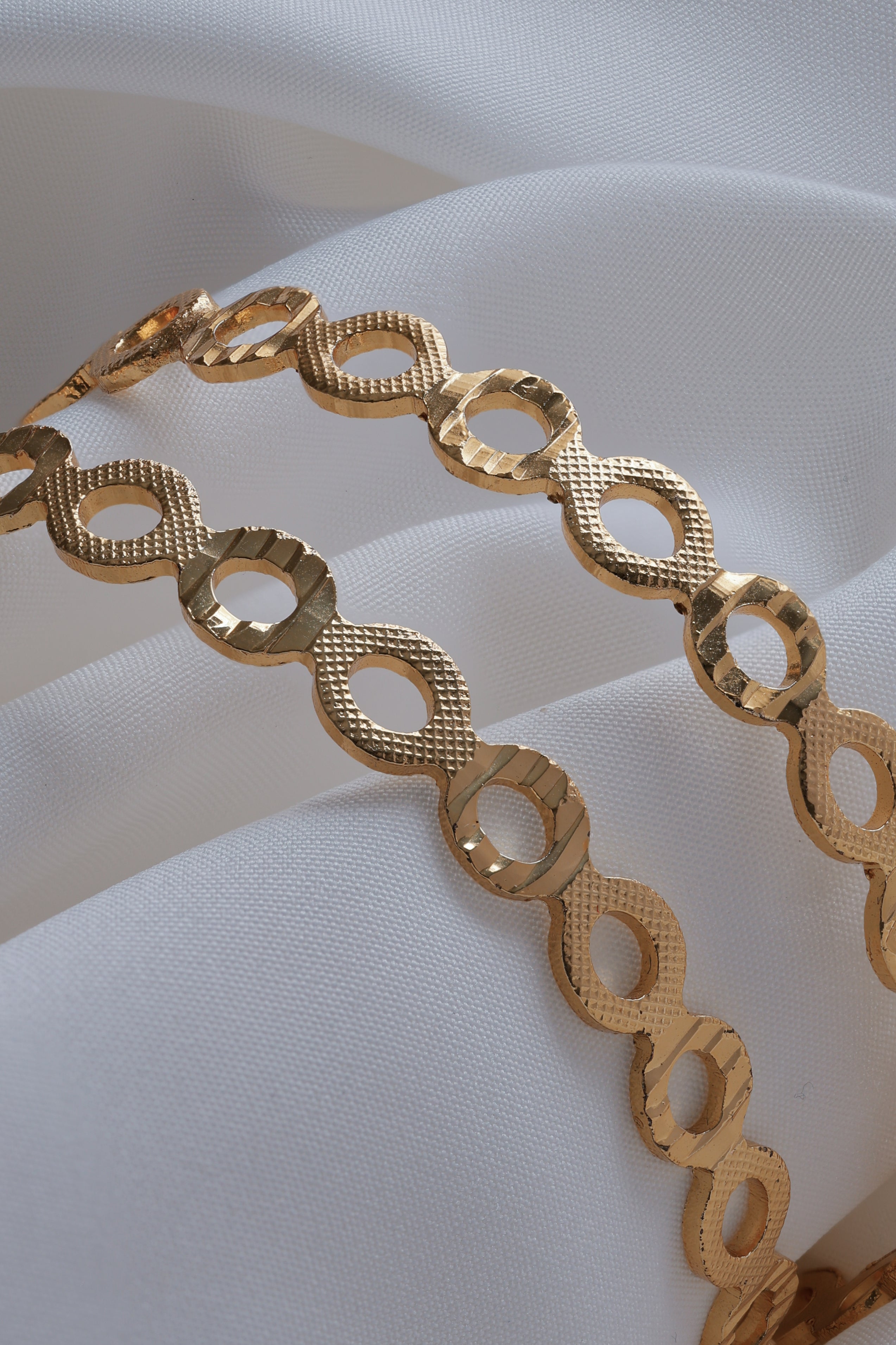 Elegant Gold Plated Geometric Circle Bangles – High-Shine ( Set of 2)