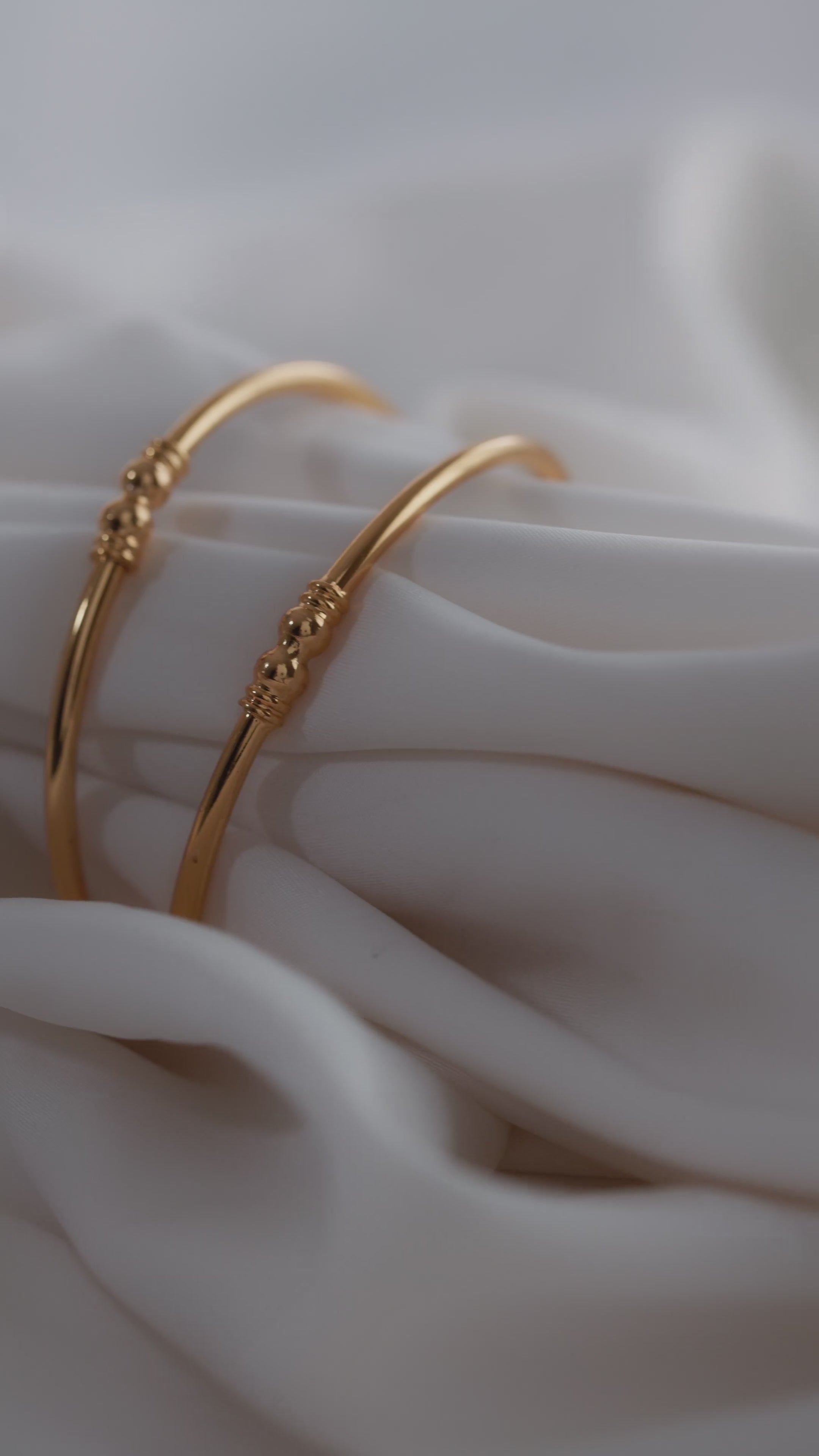 Gold feel, made for daily wear ( set of 2)