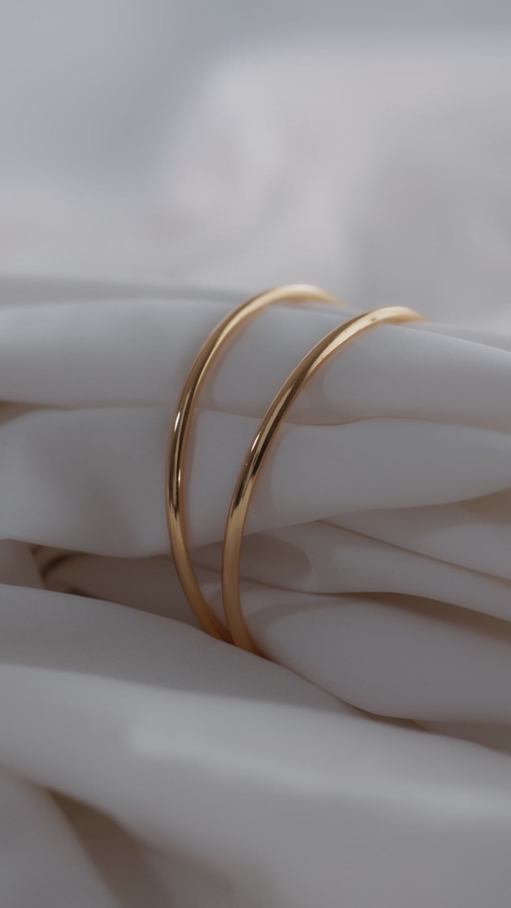 The Everyday Luxury Bangle Set in Radiant Gold Finish (Set of 2)