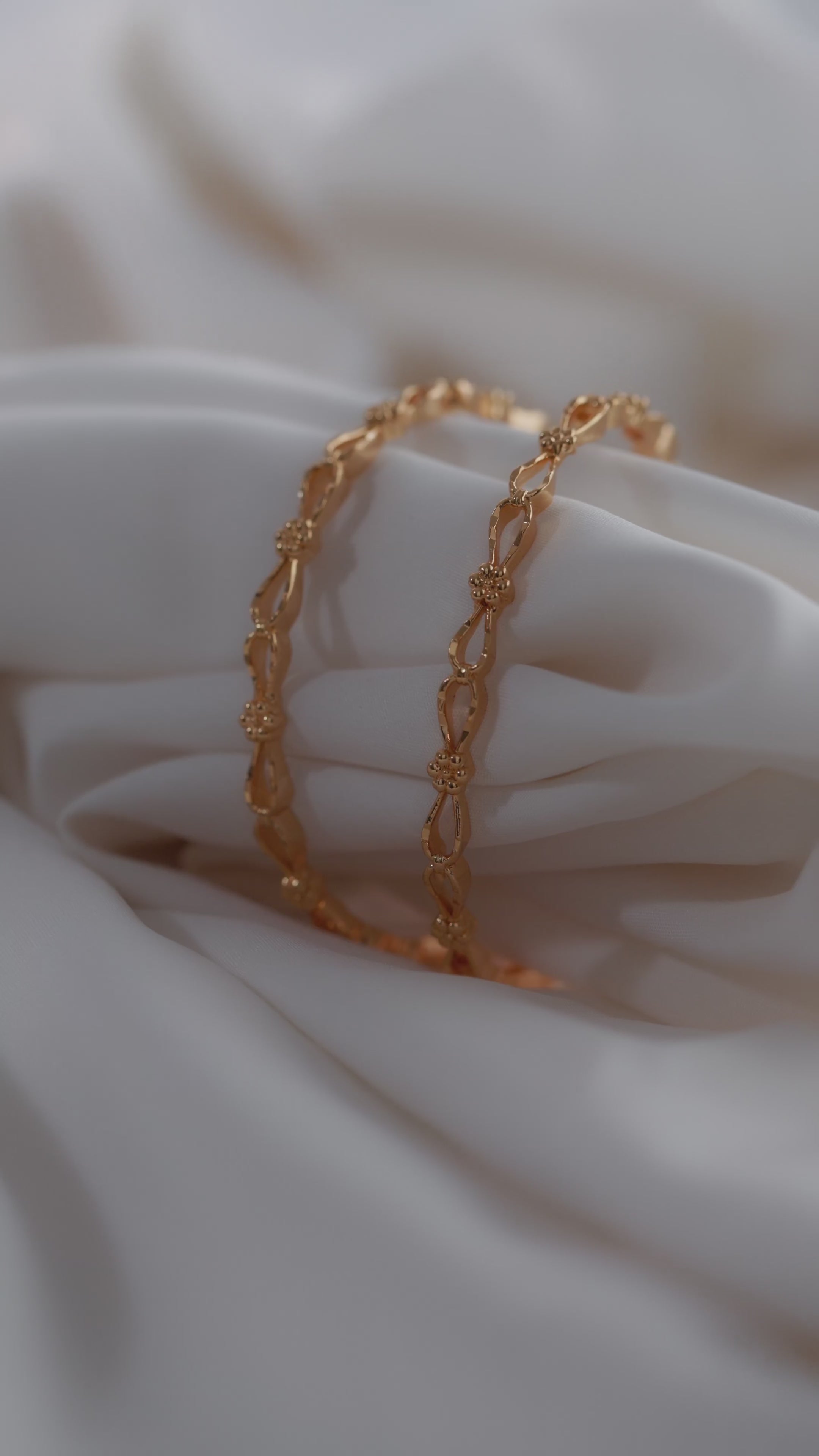 Exquisite Floral Lattice Gold-Plated Bangles (Set of 2) – High-S